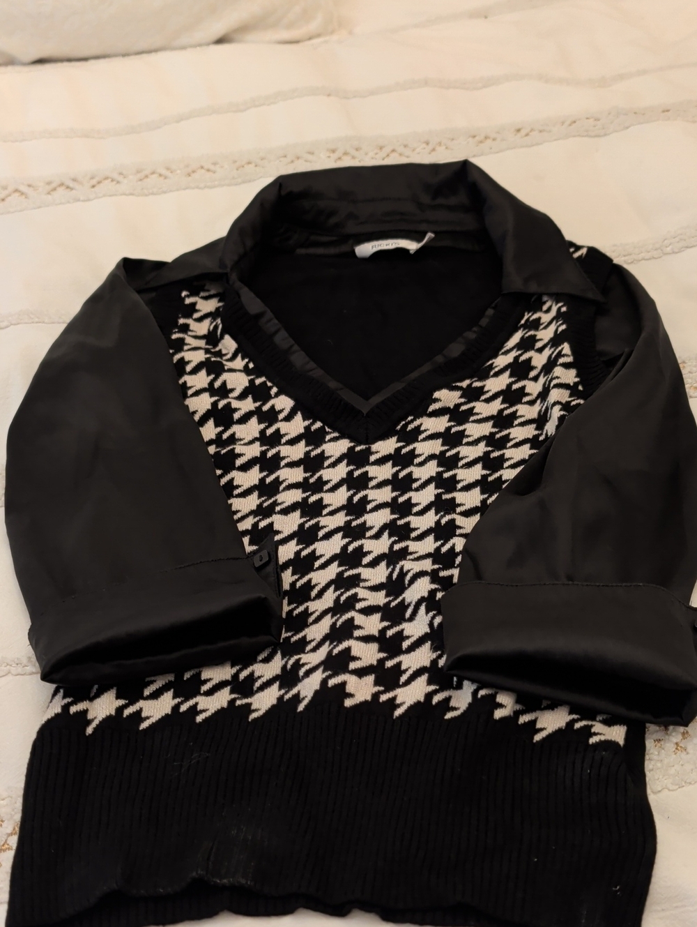 Ricki's Black and White Houndstooth V-Neck Sweater with Satin Collar